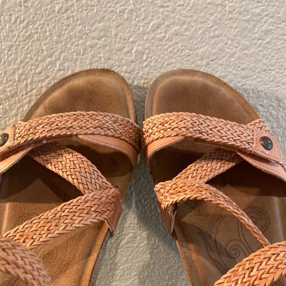 Taos~Trulie~Cantaloup~Soft Leather~Sandal~Hook & Loop Velcro Close~Size 9 - 9.5 - Picture 3 of 16
